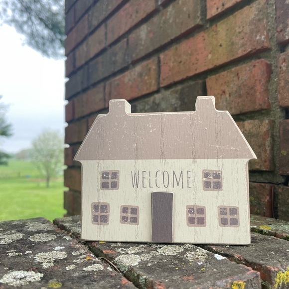 *Distressed Primitive “Welcome” House - Picture 8 of 11